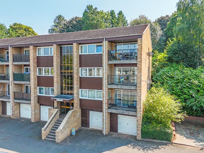 2 Bedroom Flat For Sale In Queens Court, Perth, PH2