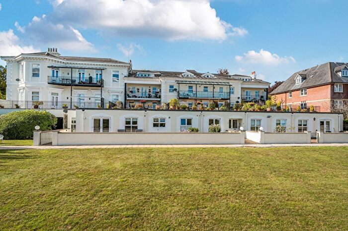 2 Bedroom Flat To Rent In Trinity Close, Parkview, TN2