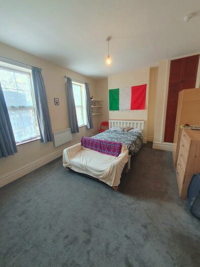 Studio To Rent In Seven Sisters Road, London, N7