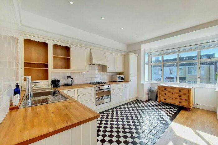 1 Bedroom Maisonette To Rent In Aldbourne Road, Shepherd's Bush, London, W12