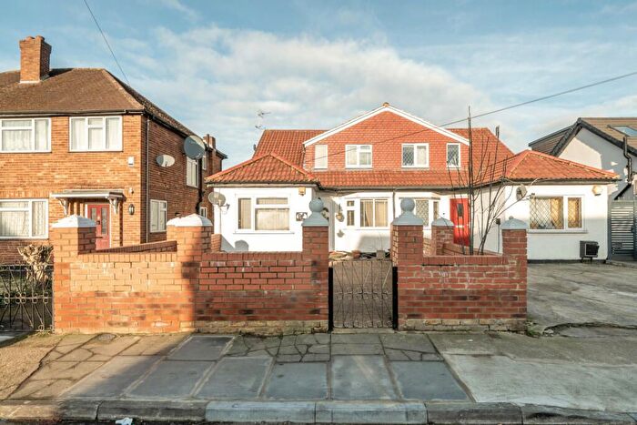 5 Bedroom Semi-Detached House For Sale In Maple Road, Hayes, UB4
