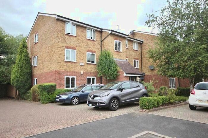 2 Bedroom Property To Rent In Frazer Close, Romford, Essex, RM1