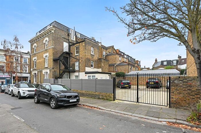 2 Bedroom Flat For Sale In Churchfield Road, London, W3