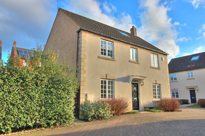 5 Bedroom Detached House For Sale In Bergman Close, Milton Keynes, MK4