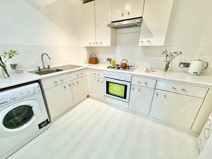 1 Bedroom Flat For Sale In Hazlemere Road, Penn, HP10