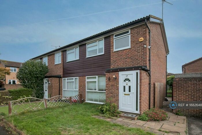 3 Bedroom Terraced House To Rent In Palmers Close, Maidenhead, SL6