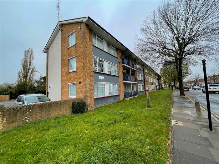 1 Bedroom Flat To Rent In Lady Margaret Road, Southall, Middlesex UB1