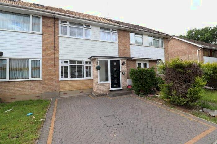3 Bedroom Property To Rent In Porters Close, Brentwood, CM14