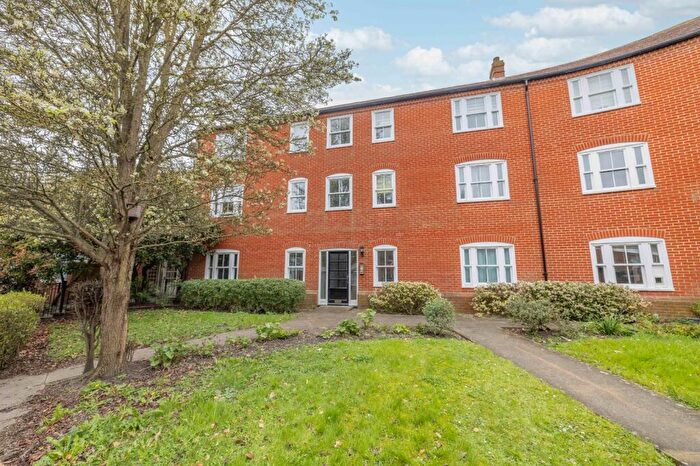 2 Bedroom Flat For Sale In Station Road West, Canterbury, Kent, CT2