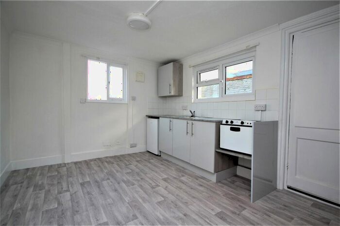Flat To Rent In Shelley Road, Worthing, West Sussex, BN11