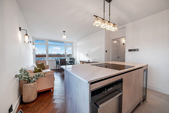 2 Bedroom Flat For Sale In Pringle Gardens, Tooting Bec, SW16