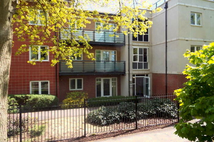 2 Bedroom Flat To Rent In The Parklands, Dunstable, LU5