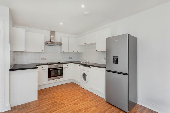 2 Bedroom Flat To Rent In Uxbridge Road, Hampton Hill, Hampton, TW12