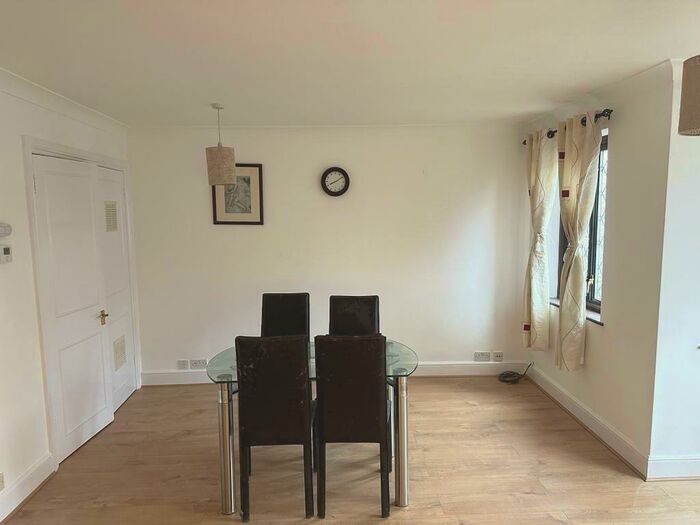1 Bedroom Flat To Rent In Waterville Lodge, Friern Park, London, N12