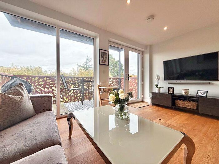 2 Bedroom Flat For Sale In London Road, High Wycombe, HP11