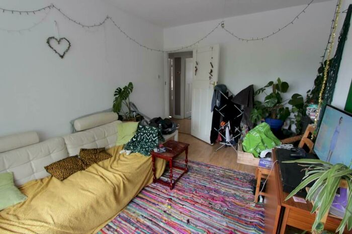 2 Bedroom Apartment To Rent In High Road, London, N12