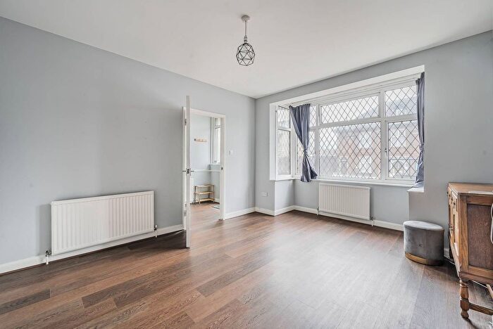 3 Bedroom Terraced House To Rent In Southcroft Road, Furzedown, London, SW16