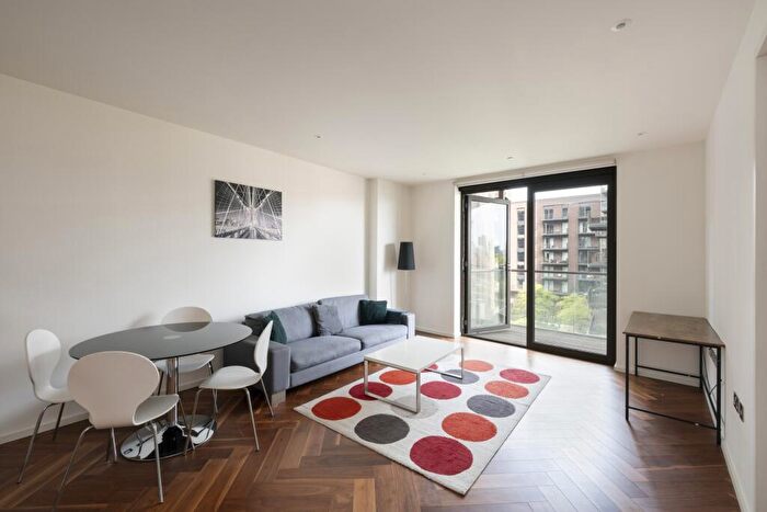 1 Bedroom Apartment For Sale In Ambassador Building, New Union Square, SW11