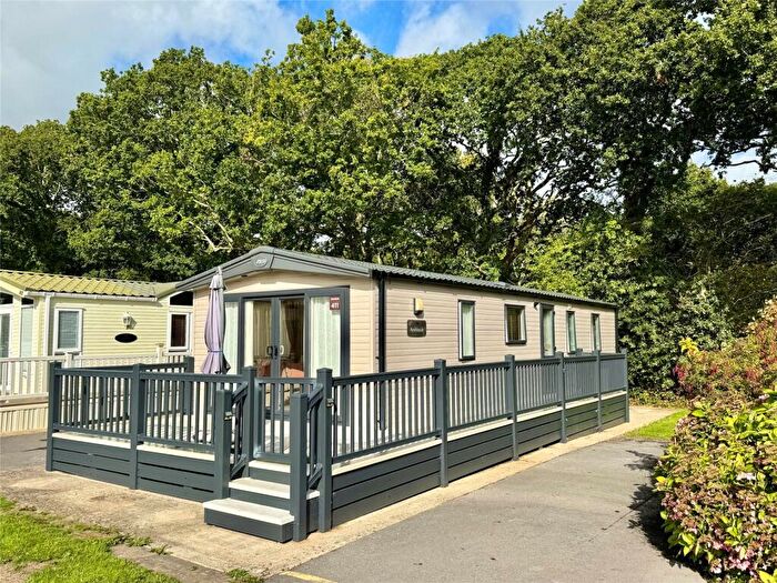 3 Bedroom Park Home For Sale In Hoburne Bashley, New Milton, Hampshire, BH25