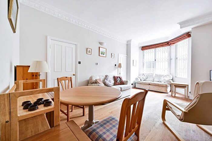 1 Bedroom Flat To Rent In Queen's Gate Gardens, South Kensington, London, SW7