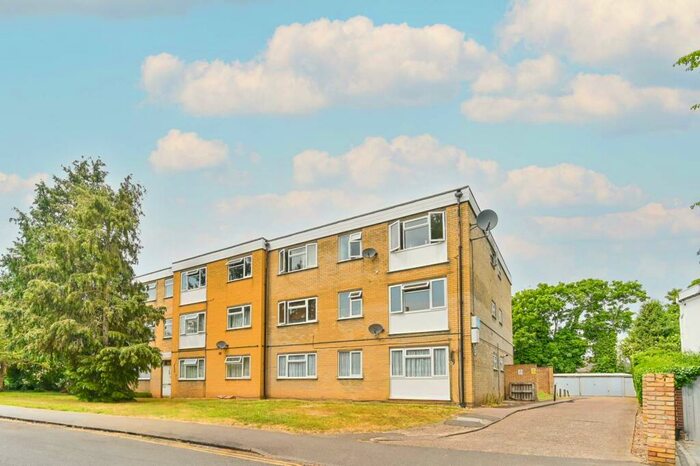 1 Bedroom Flat To Rent In York Court, Wallington, SM6