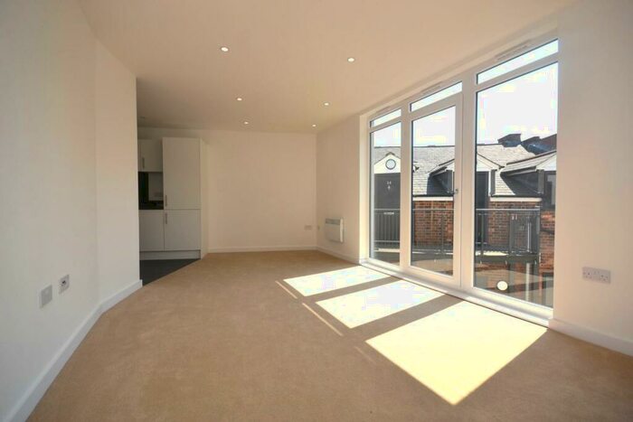 2 Bedroom Apartment To Rent In High Street, Reading, RG1