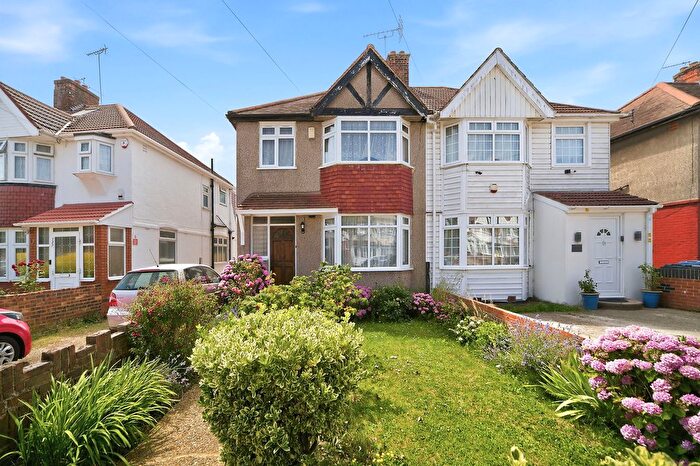 3 Bedroom Semi Detached House For Sale In Dormers Wells Lane, Southall, UB1