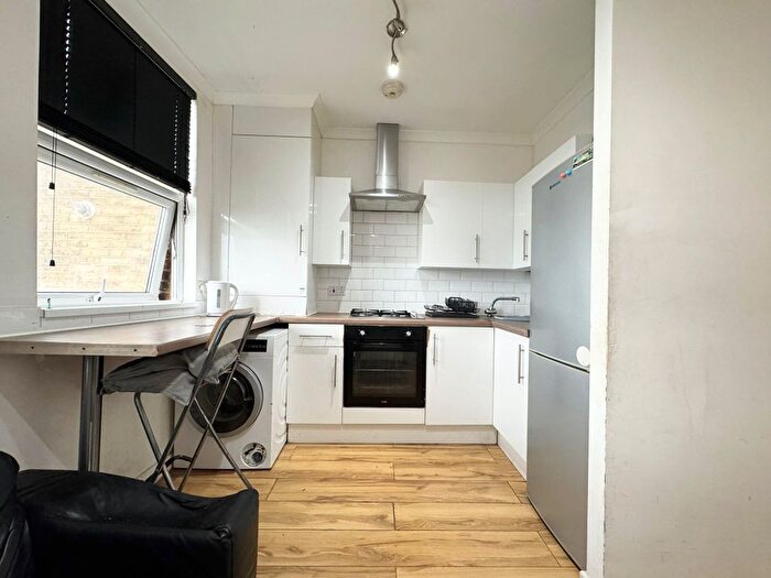 3 Bedroom Flat To Rent In New Cross Road, SE14