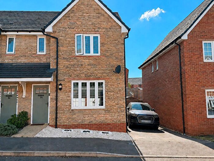 3 Bedroom Semi-Detached House For Sale In Longley Crescent, Banbury, Oxfordshire, OX16