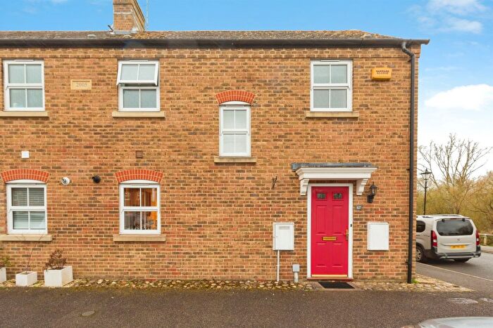 2 Bedroom End Terrace House For Sale In Arncott Way, Aylesbury, HP19