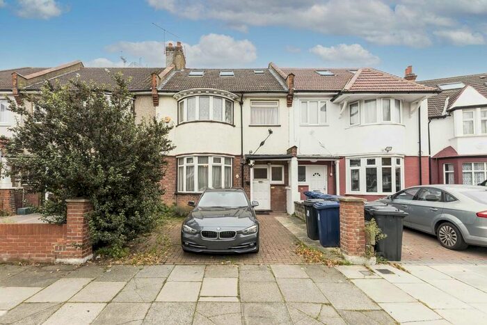 4 Bedroom Property To Rent In Balfour Road, London, W3