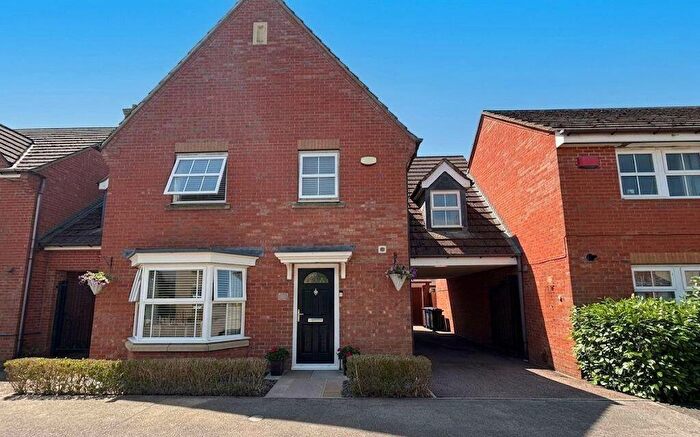4 Bedroom House To Rent In Trefoil Drive, Bicester, OX26