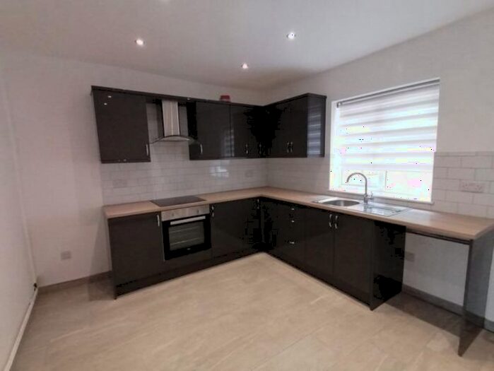 3 Bedroom Terraced House To Rent In Garside Street, Worksop, S80