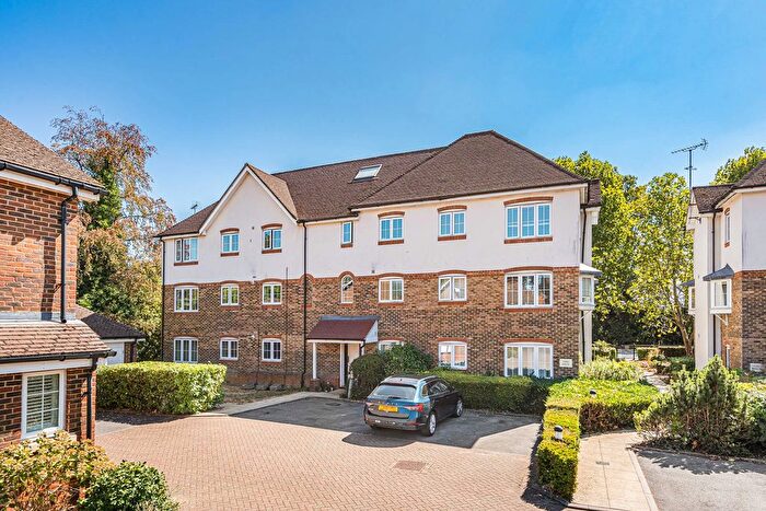 2 Bedroom Flat For Sale In Fircroft Road, Englefield Green, Surrey, TW20
