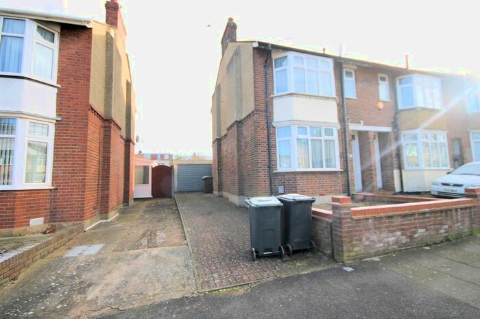2 Bedroom End Of Terrace House To Rent In St. Winifreds Avenue, Luton, LU3