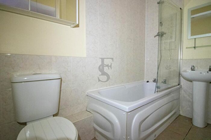 1 Bedroom Flat To Rent In Arden Lodge Court, Bulkington, CV12