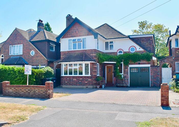 4 Bedroom Detached House For Sale In Overdale, Ashtead, KT21