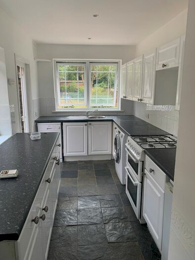 2 Bedroom Flat To Rent In Hanworth Road, Hounslow, TW3