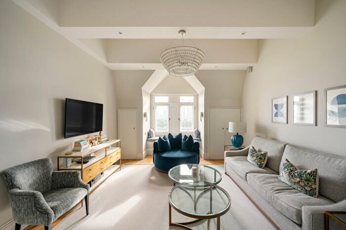 1 Bedroom Flat For Sale In Whitehall Court, St James's, London, SW1A