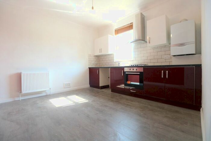2 Bedroom Flat To Rent In Chamberlayne Road, Kensal Rise, London, NW10