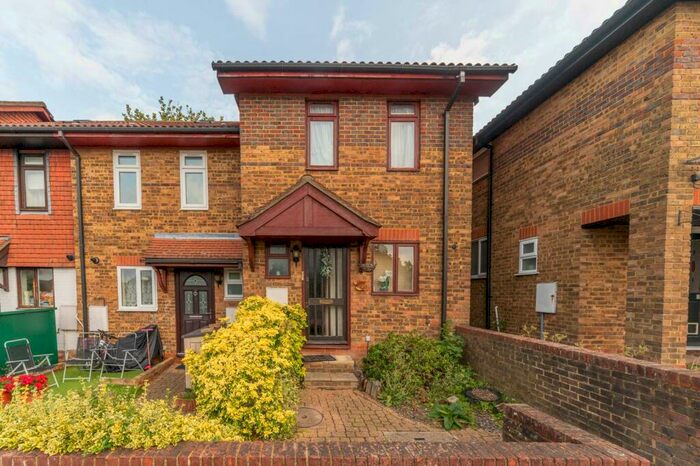 2 Bedroom End Of Terrace House To Rent In Alvia Gardens, Sutton, SM1