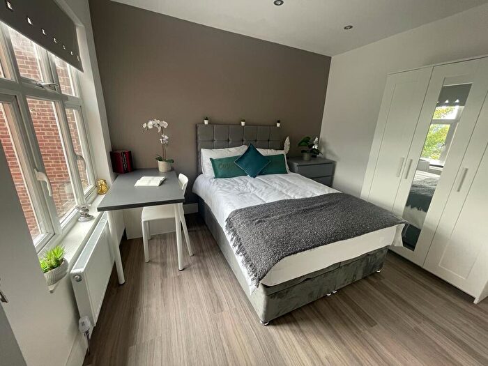 2 Bedroom Apartment To Rent In Ewell Road, Surbiton, KT6