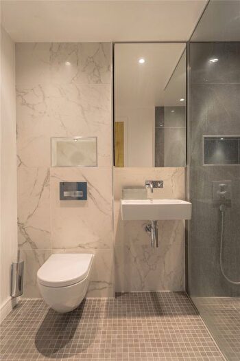 2 Bedroom Flat For Sale In Old Brompton Road, Earls Court, SW5
