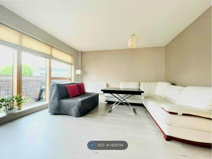 2 Bedroom Flat To Rent In Goldsworthy Gardens, London, SE16