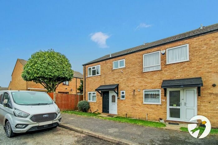 3 Bedroom End Of Terrace House To Rent In Apsledene, Gravesend, Kent, DA12