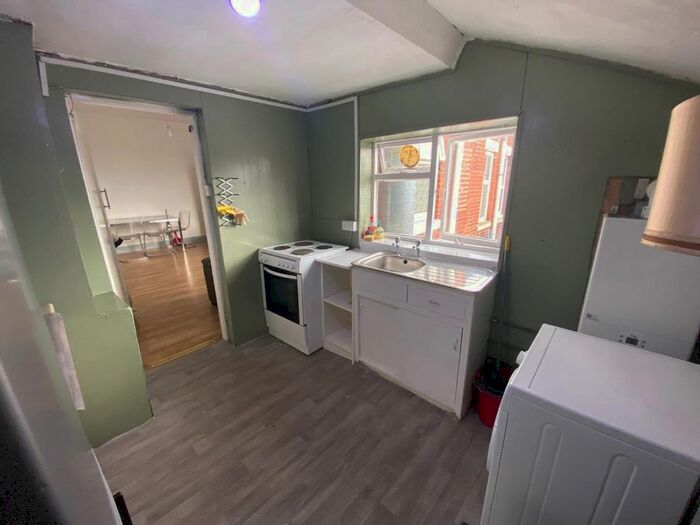 2 Bedroom Flat To Rent In Ashfield Road, Gosforth, Newcastle Upon Tyne, NE3