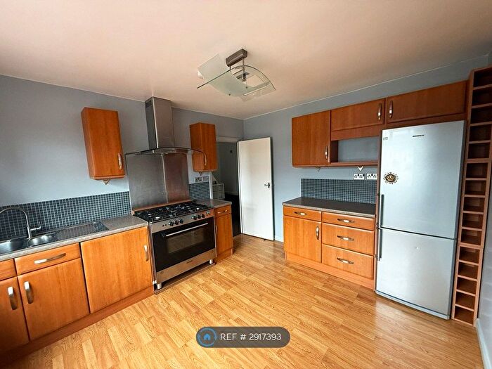 2 Bedroom Flat To Rent In Kingsbury, London, NW9
