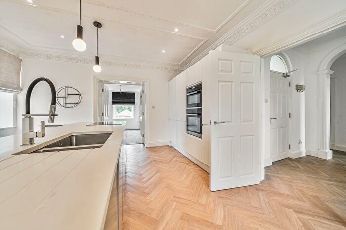 3 Bedroom Flat To Rent In Wellington Road, Taunton, TA1