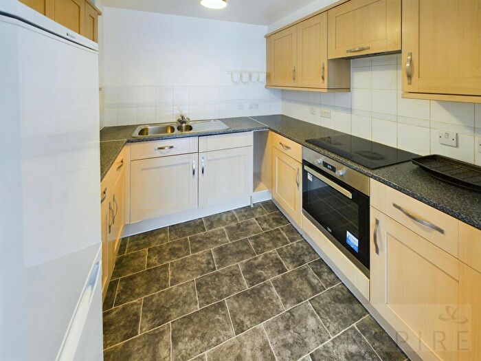 1 Bedroom Flat For Sale In Commonwealth Drive, Howlands Court, RH10