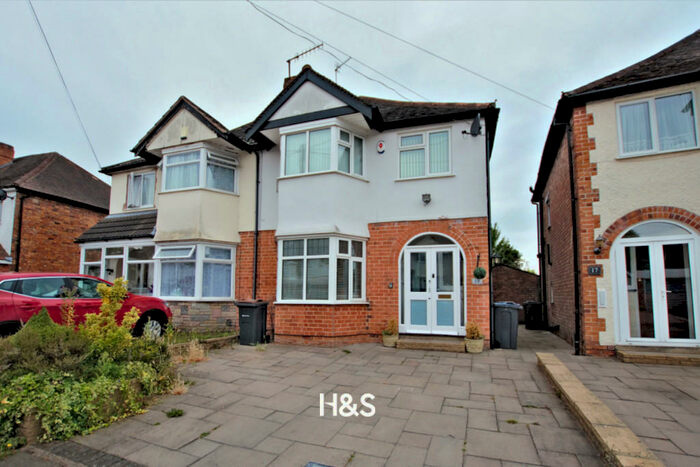 3 Bedroom Semi-Detached House To Rent In Hilton Avenue, Hall Green, B28